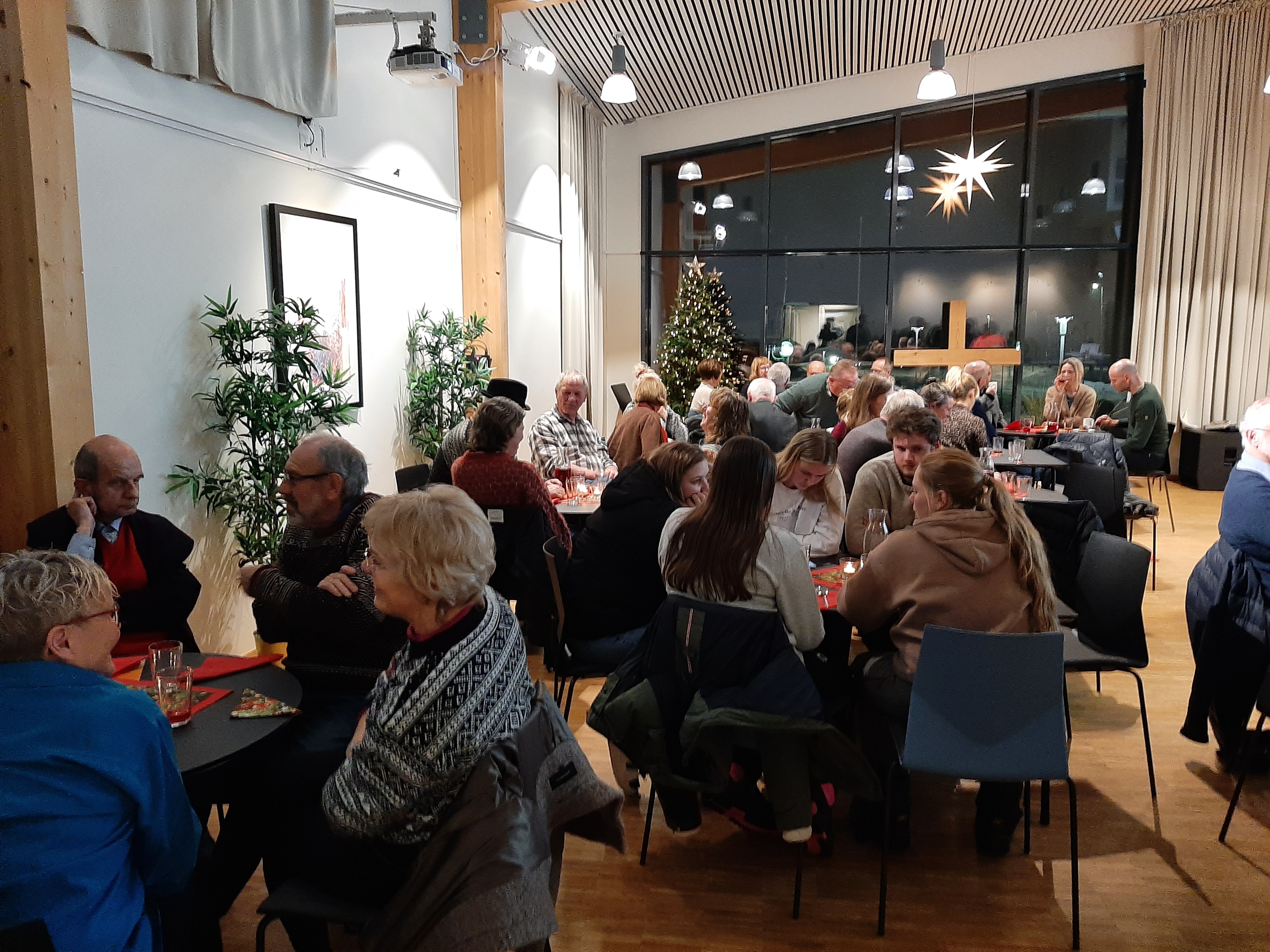 Godt oppmøte i Sæbyggjen. Foto: Sigurd Brokke.