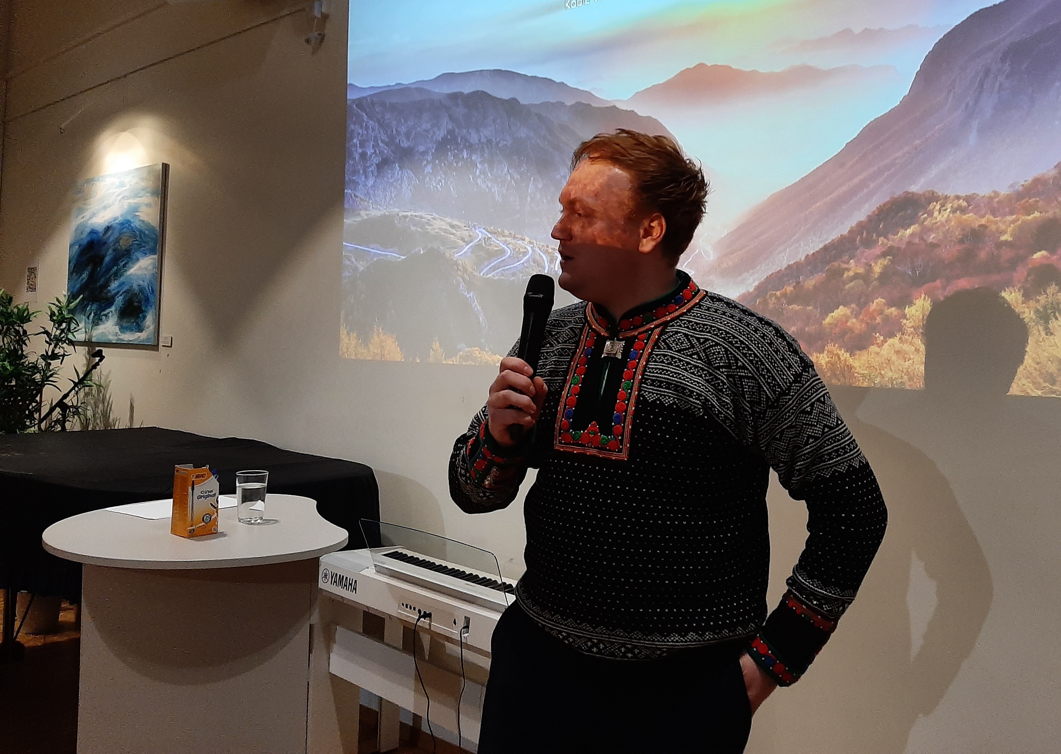 Leiar i Valle Mållag, Kristian Thaule, leidde romjolsmøtet med stø hand.