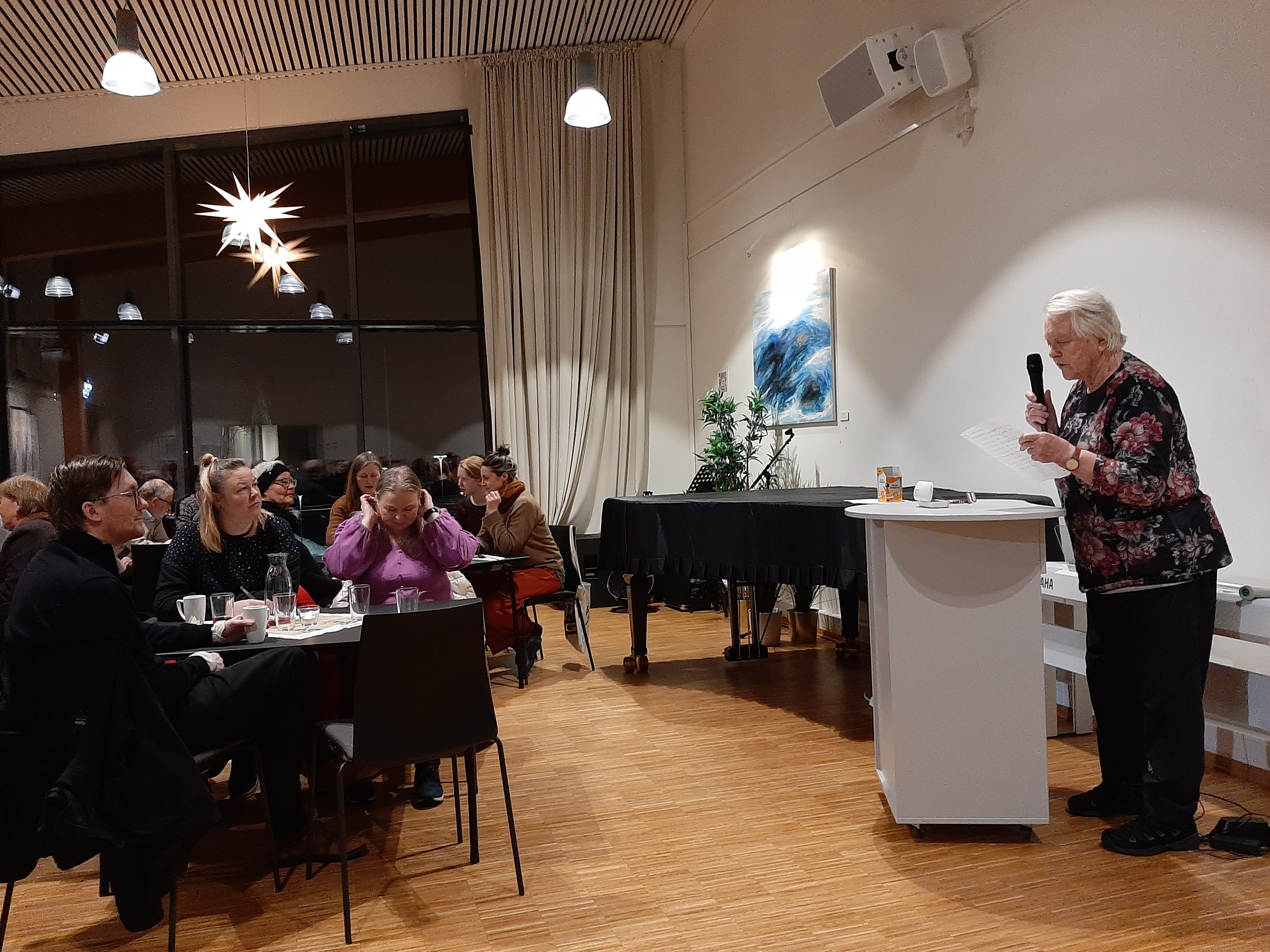Gunhild Espetveit er her i gong med "vallemålsquiz'en".